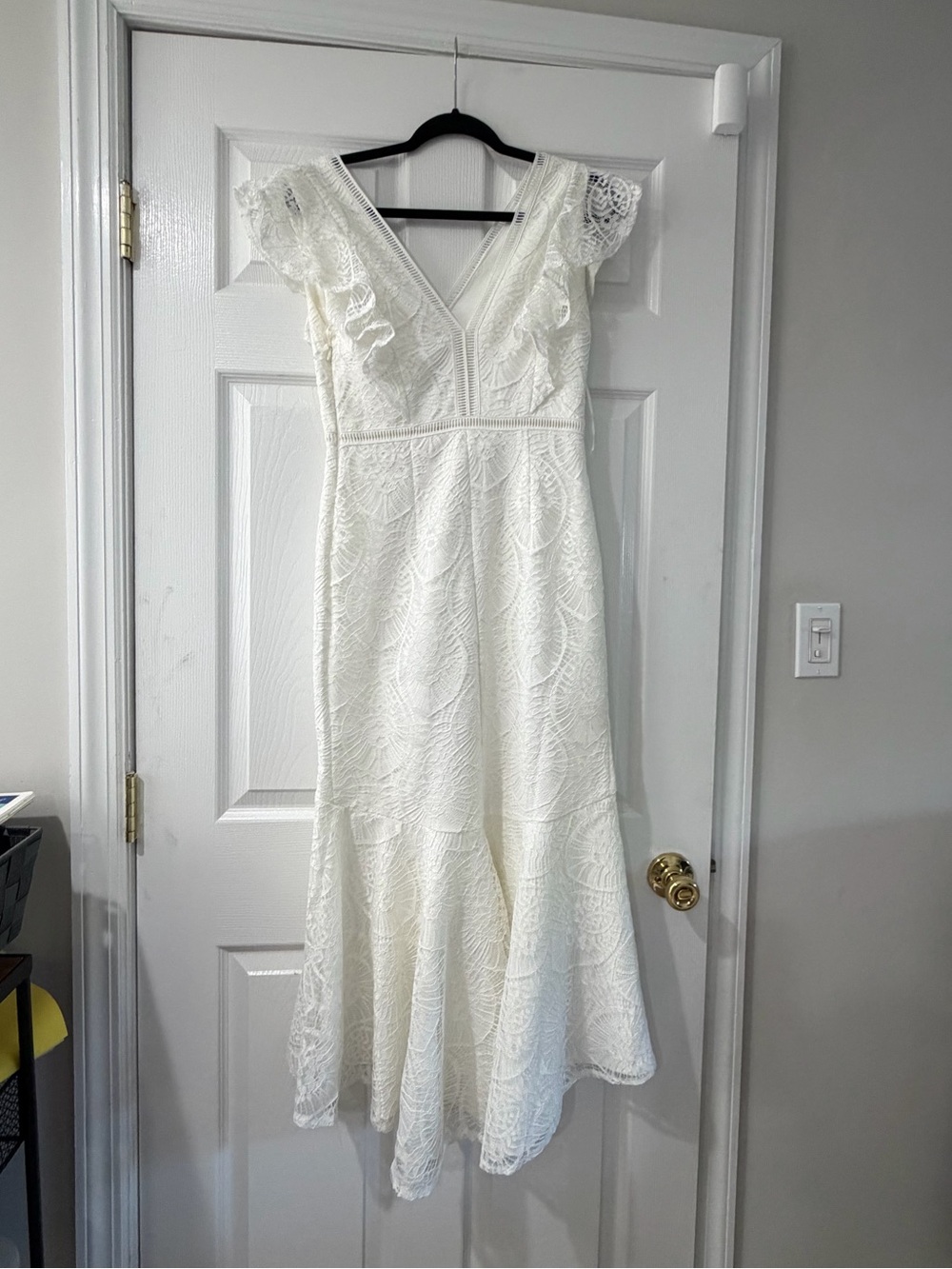 Elegant White Lace Wedding Dress with V-Neck